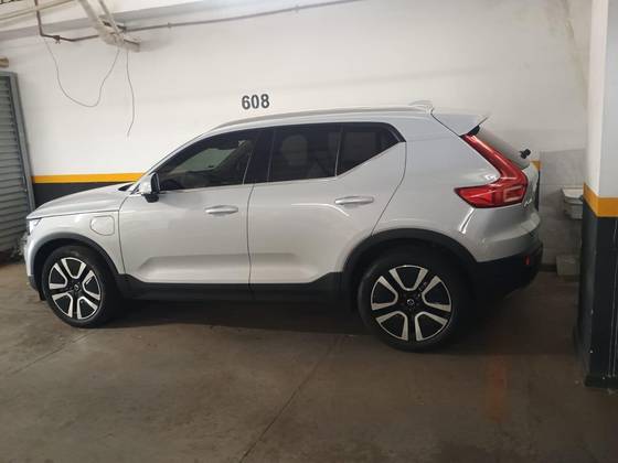 VOLVO XC40 1.5 T5 RECHARGE MOMENTUM GEARTRONIC